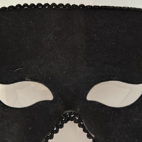 Halloween Mask - Picture 3 of 5